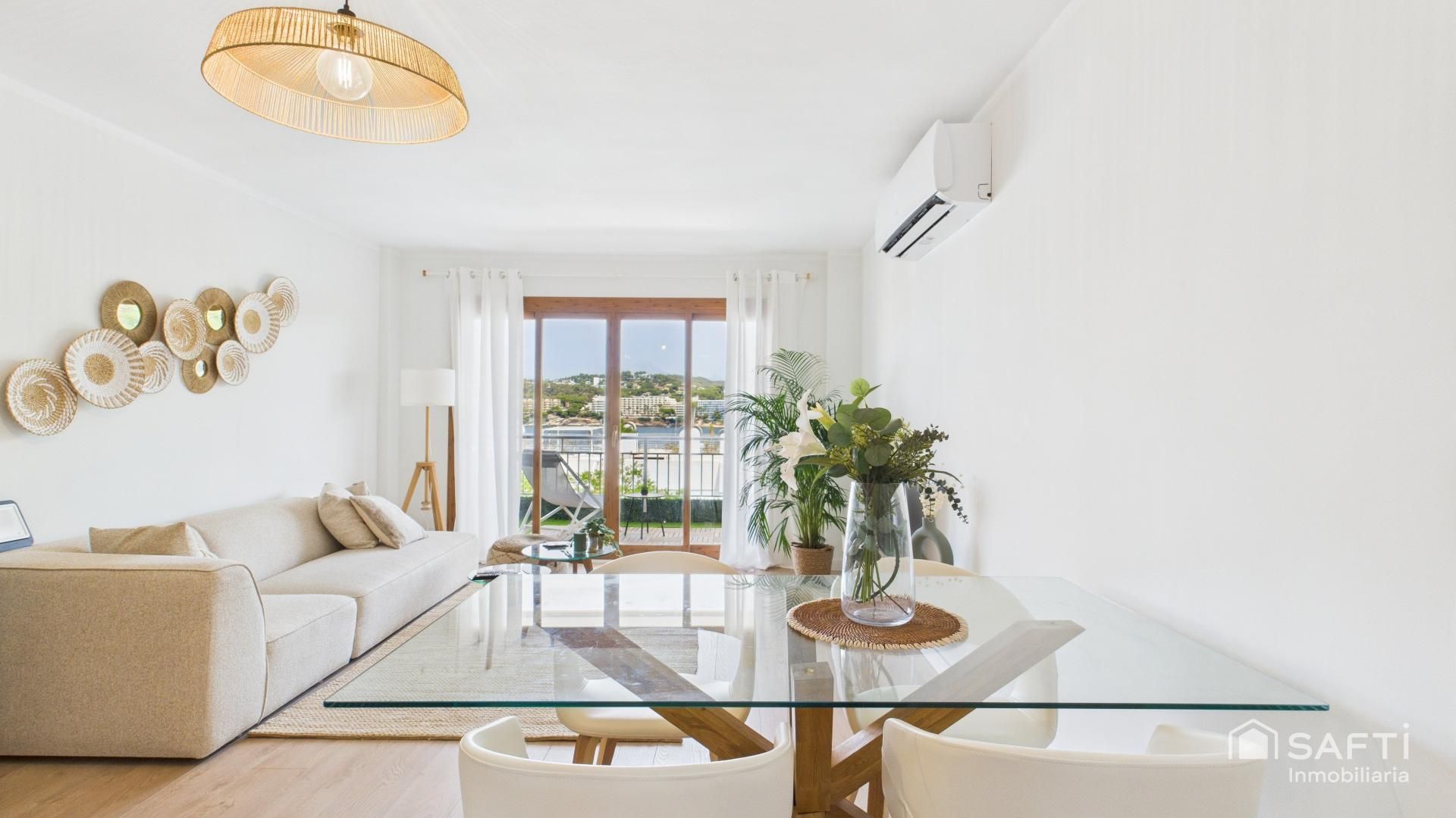 Living room of Flat for sale in Calvià  with Air Conditioner, Heating and Balcony