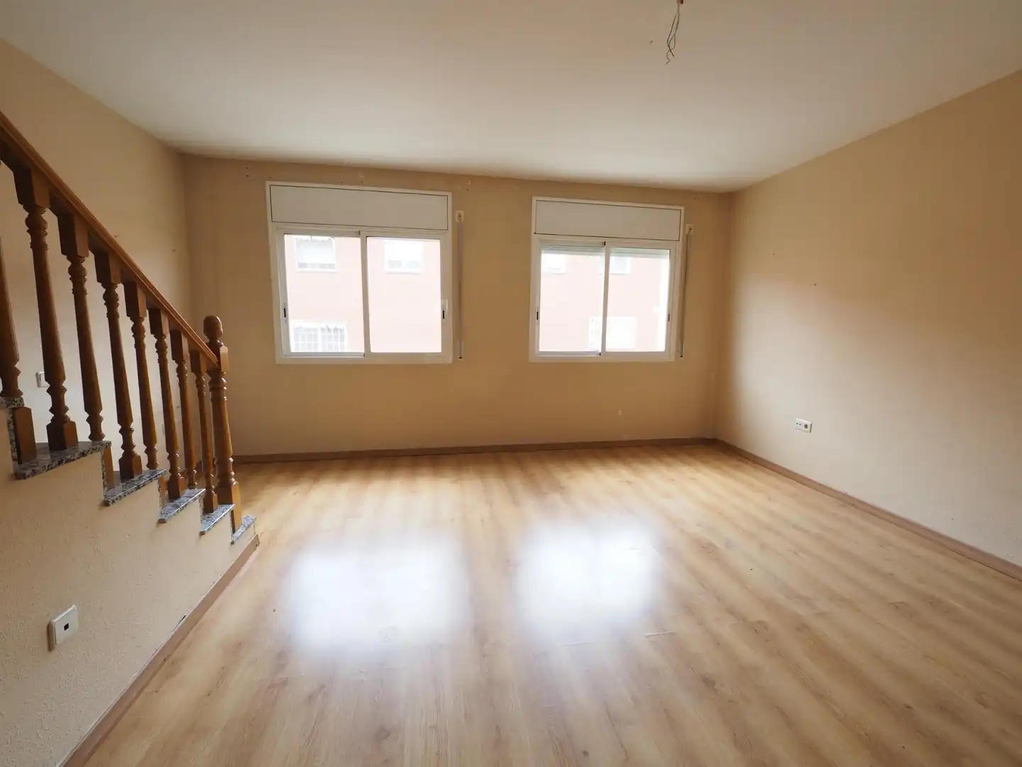 Sala de estar de Casa adosada en venta en Terrassa con Aire acondicionado y Parquet
