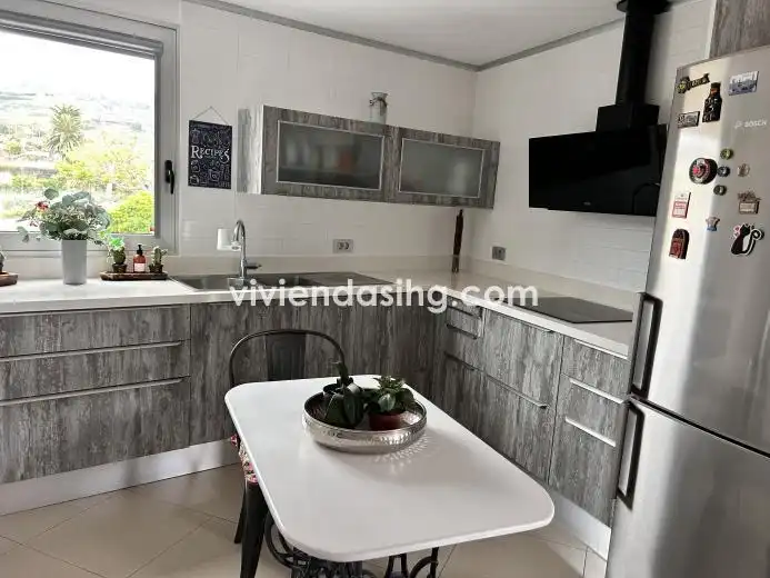 Flat for sale in Calle la Gorvorana, Longuera - Toscal