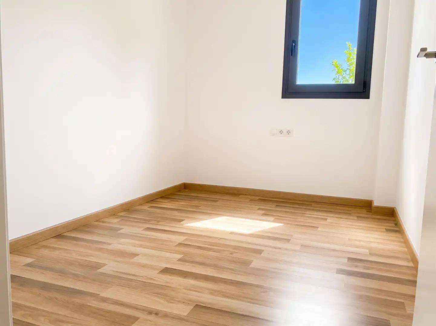 Habitación de Piso en venta en L'Hospitalet de Llobregat con Aire acondicionado, Calefacción y Jardín privado