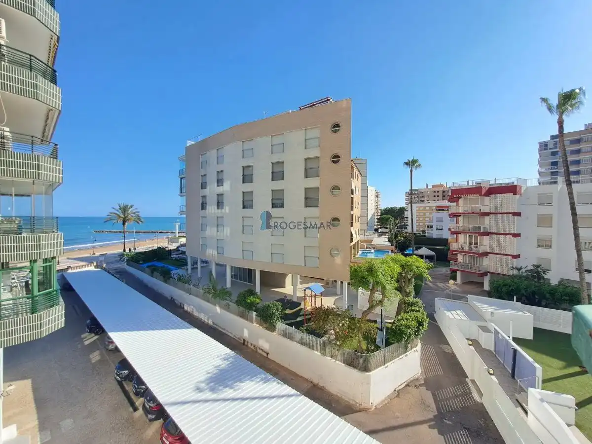 Außenansicht von Wohnungen zum Verkauf in Benicasim / Benicàssim mit Klimaanlage, Terrasse und Gemeinschaftspool