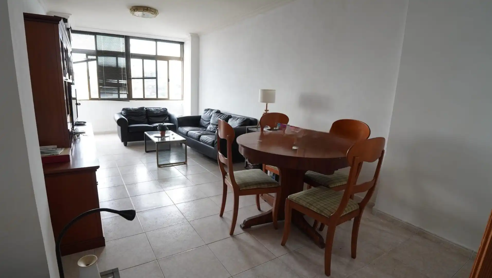 Sala d'estar de Pis en venda en Las Palmas de Gran Canaria amb Moblat i Balcó