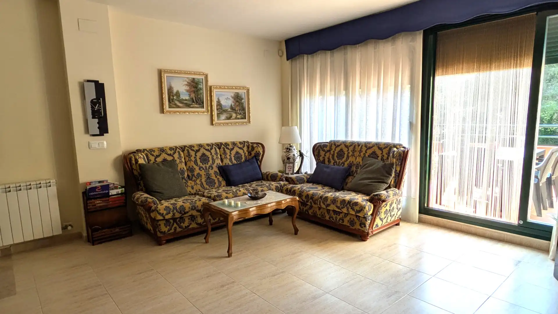 Sala d'estar de Casa adosada en venda en Tarragona amb Calefacció, Terrassa i Moblat