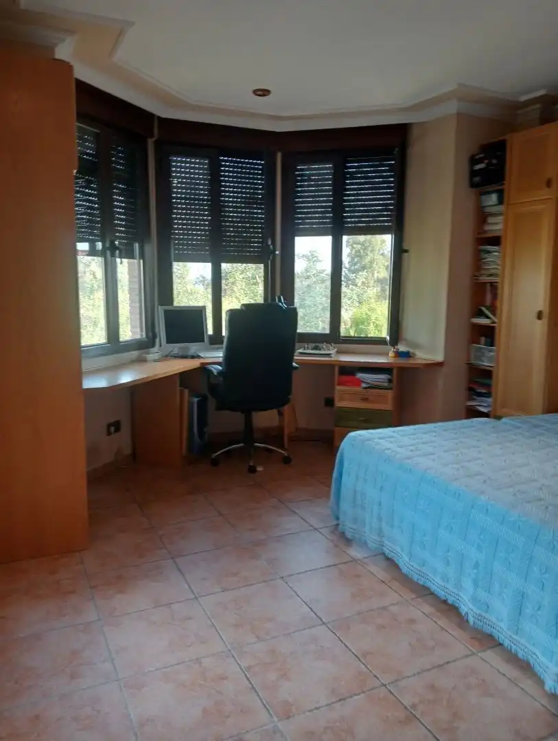 Dormitori de Casa o xalet en venda en Linares amb Aire condicionat, Calefacció i Jardí privat