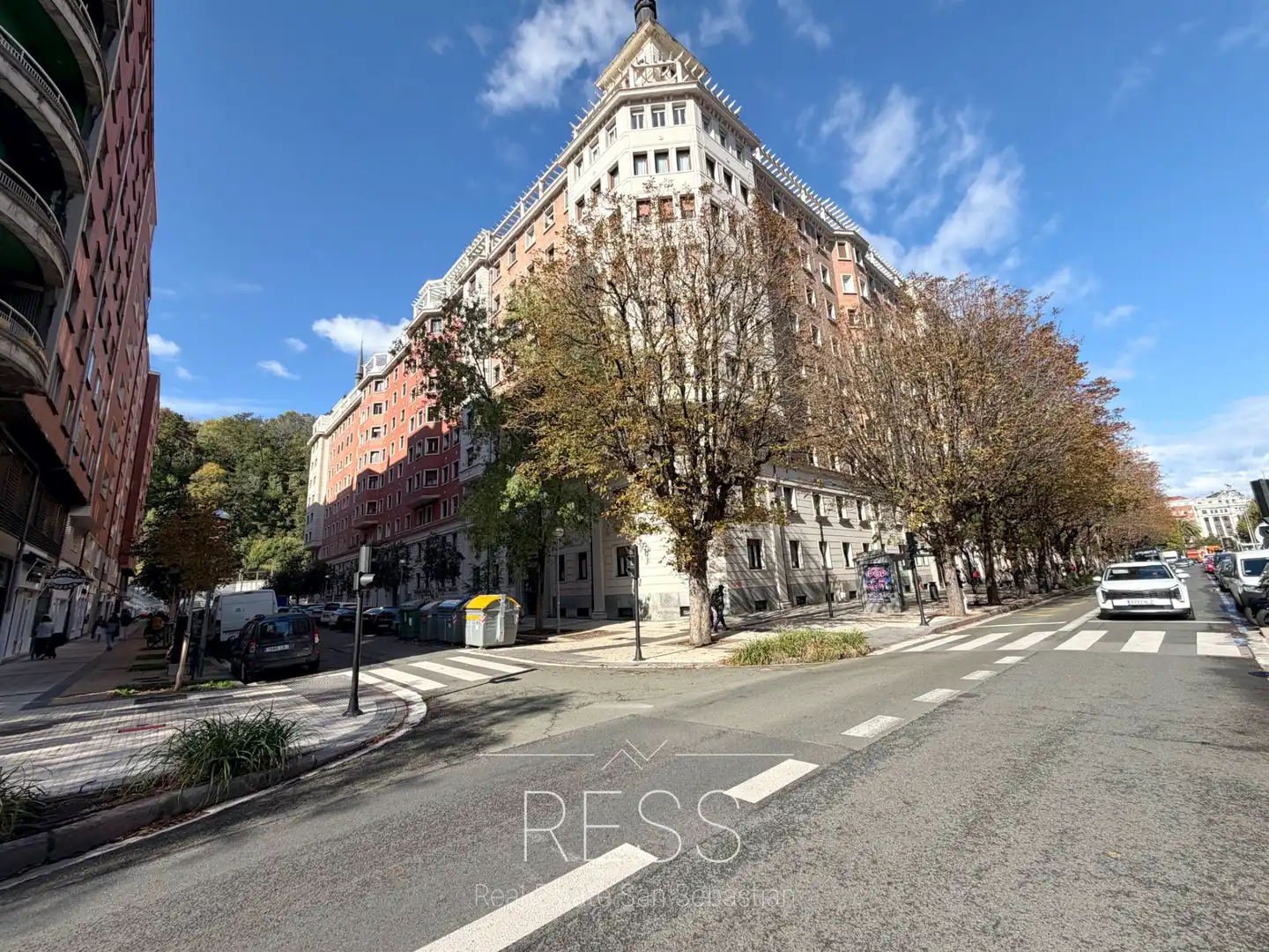 Vista exterior de Pis en venda en Donostia - San Sebastián  amb Moblat
