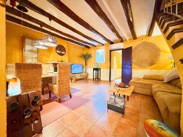 Semi-detached house with balcony for sale in Carrer de la Mare de Déu