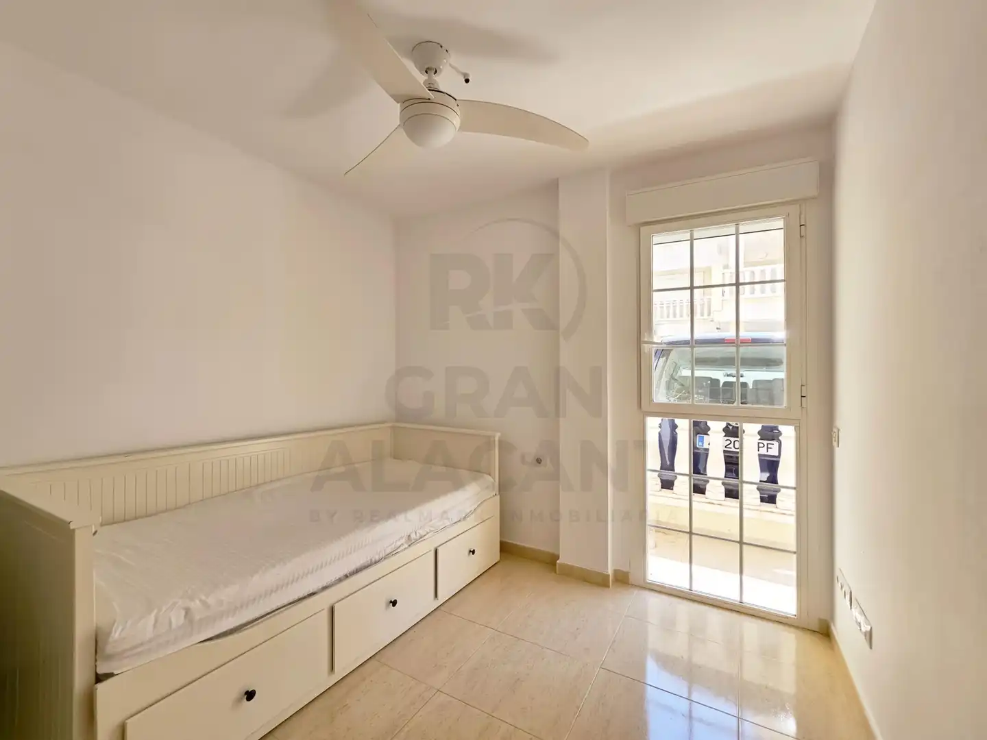 Habitación de Planta baja en venta en Santa Pola con Aire acondicionado, Calefacción y Jardín privado