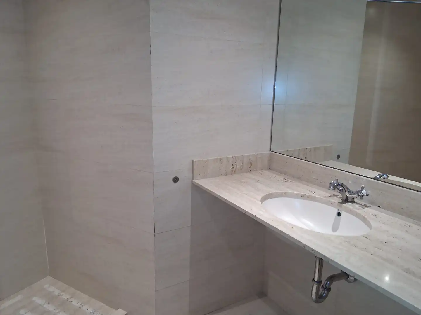 Badezimmer von Wohnung zum Verkauf in Sabadell mit Heizung, Parkett und Ofen