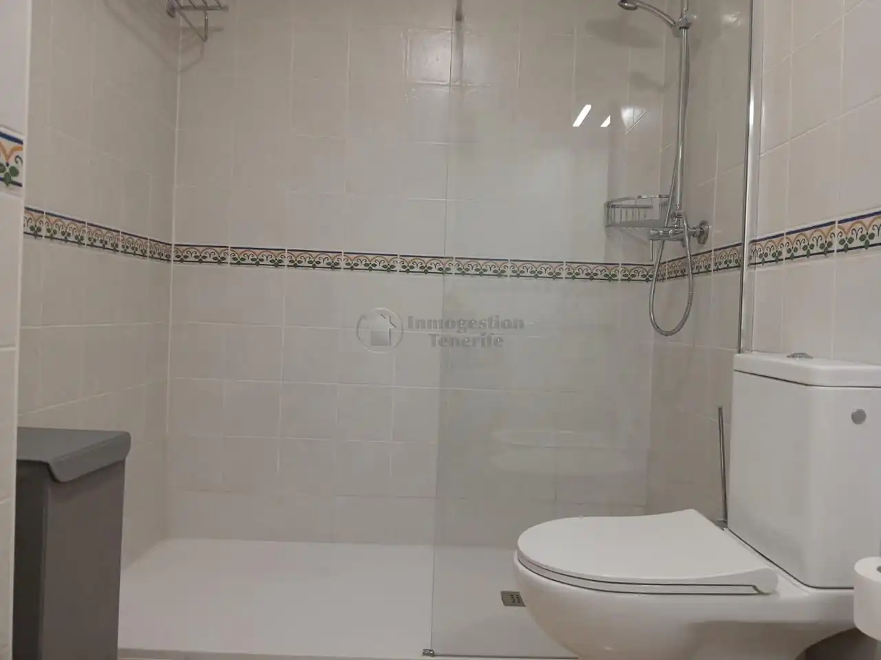 Baño de Piso de alquiler en Arona con Amueblado, Balcón y Internet