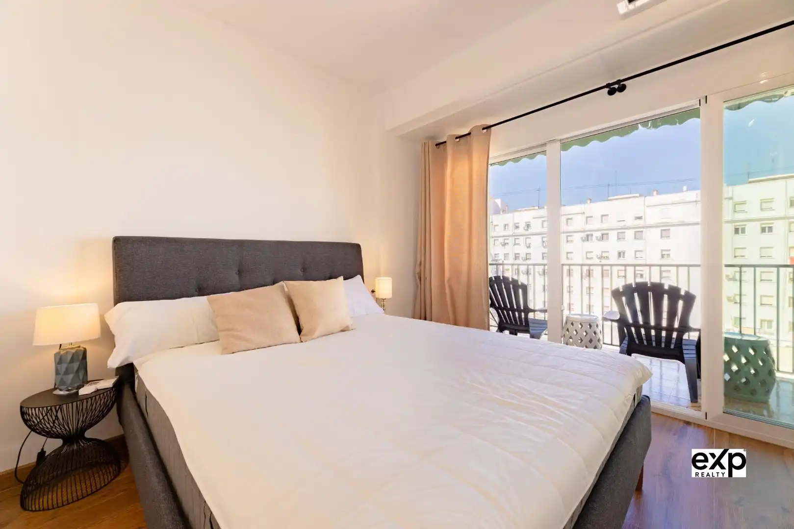 Dormitori de Apartament de lloguer en Valencia amb Aire condicionat, Calefacció i Terrassa