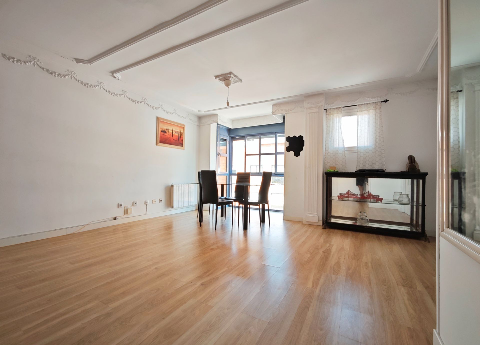 Comedor de Piso en venta en  Madrid Capital con Aire acondicionado, Calefacción y Jardín privado