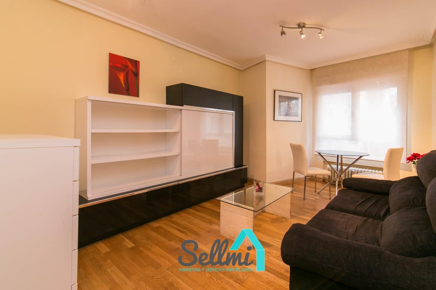 Living room of Flat to rent in Oviedo   with Heating, Parquet flooring and Furnished
