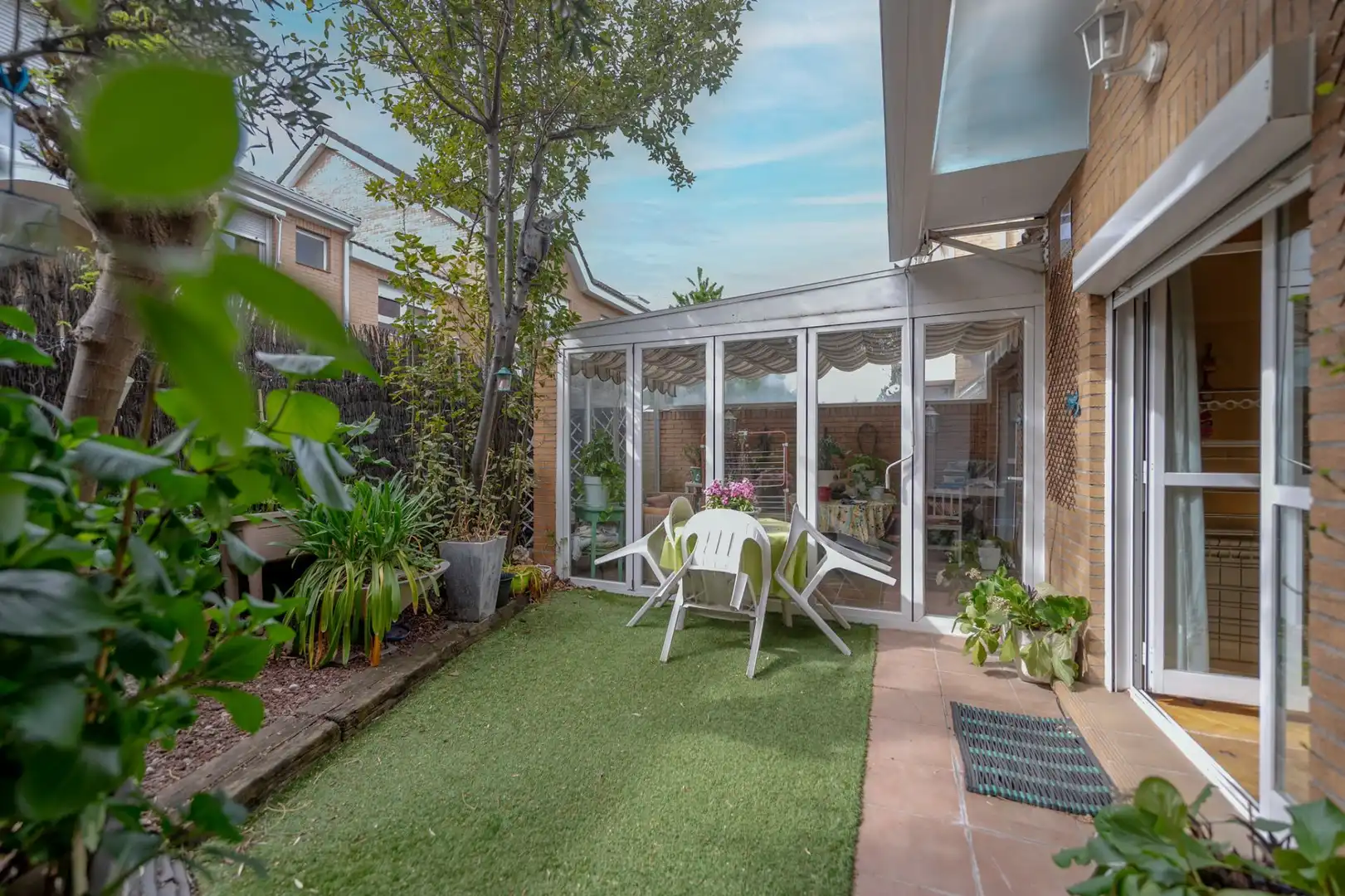 Terrassa de Casa o xalet en venda en  Madrid Capital amb Calefacció, Jardí privat i Traster