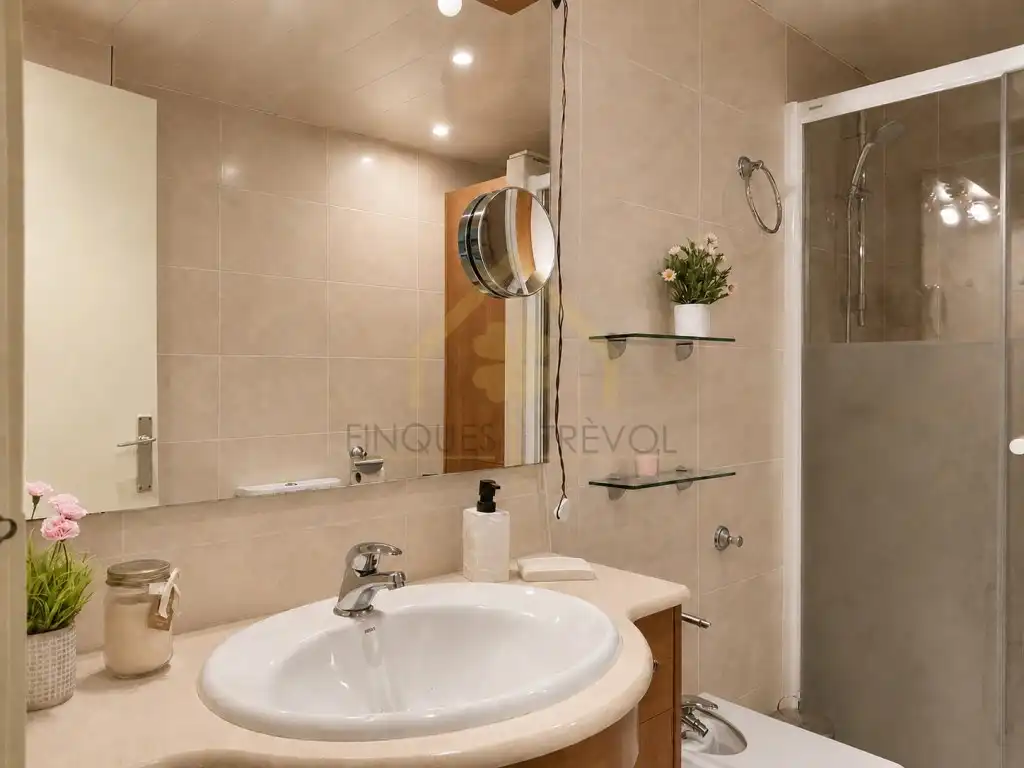 Badezimmer von Dachboden zum Verkauf in Granollers mit Klimaanlage und Terrasse