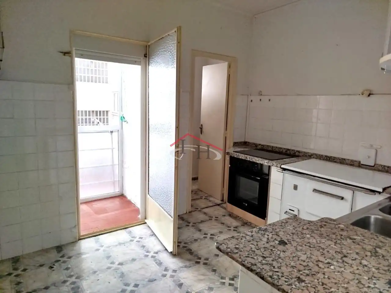Cuina de Pis en venda en León Capital  amb Calefacció i Terrassa