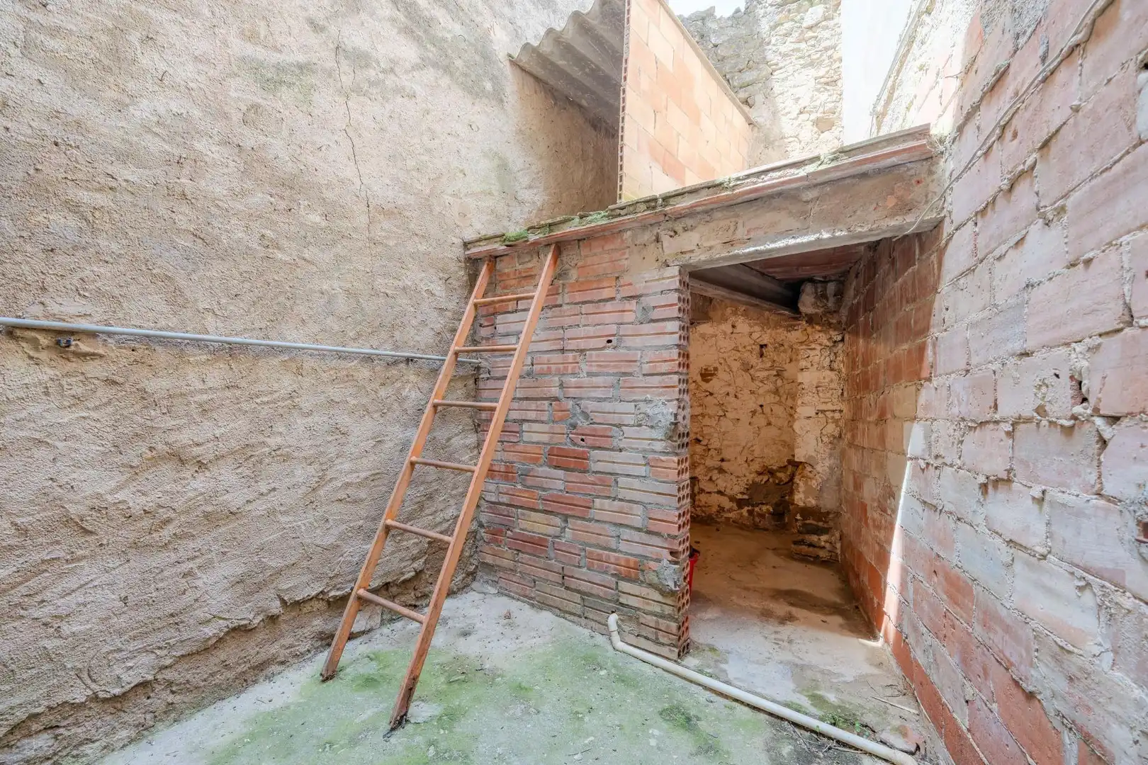 Country homes for sale in Gualta  with Heating, Storage room and Alarm