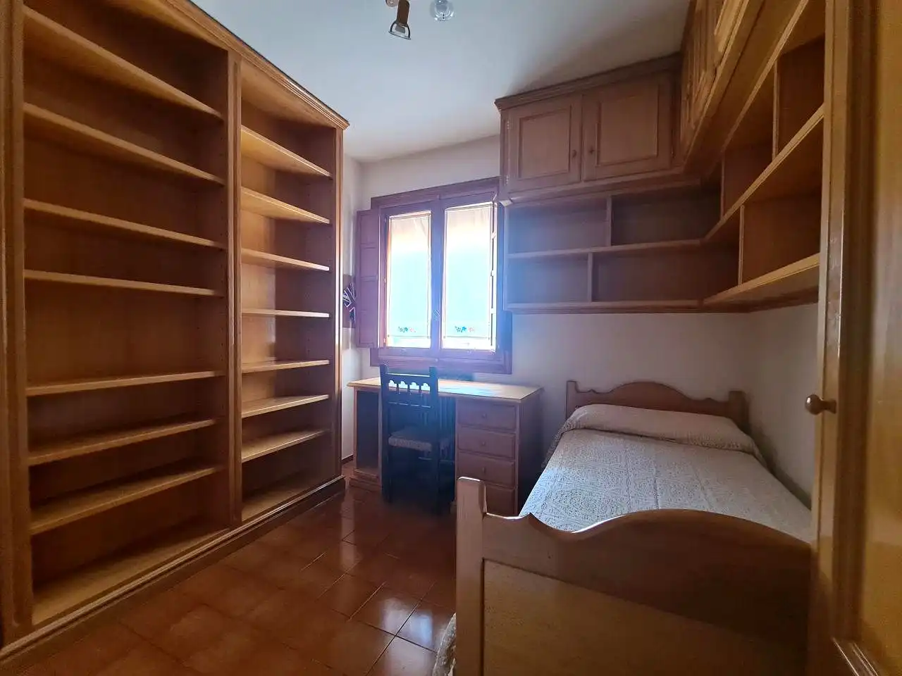 Habitación de Piso en venta en La Adrada  con Aire acondicionado, Terraza y Amueblado