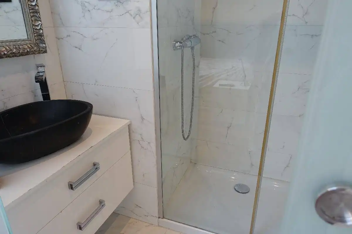 Badezimmer von Maisonette zum Verkauf in Bilbao  mit Heizung und Balkon