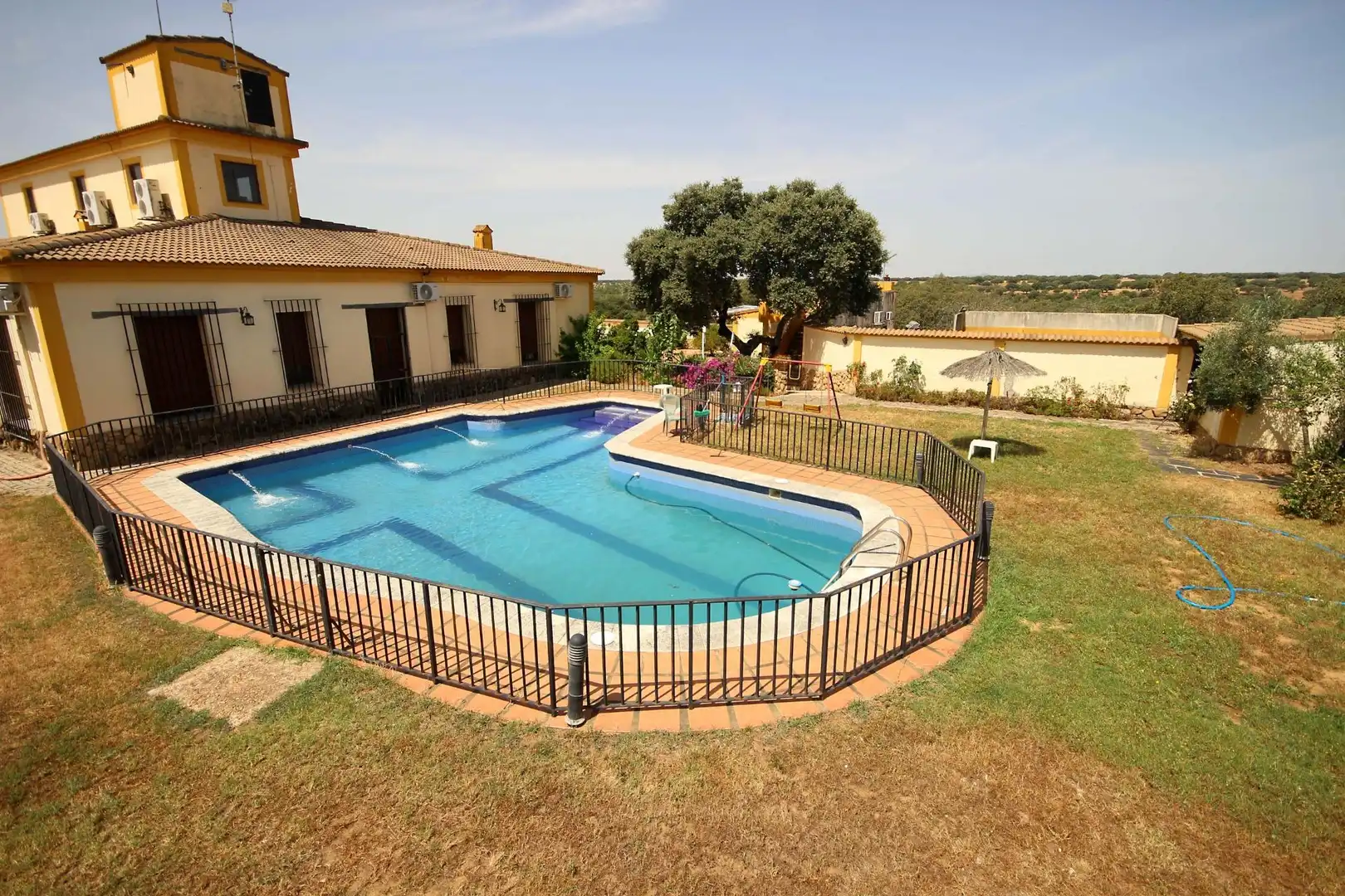 Piscina de Finca rústica en venta en Alcuéscar con Aire acondicionado