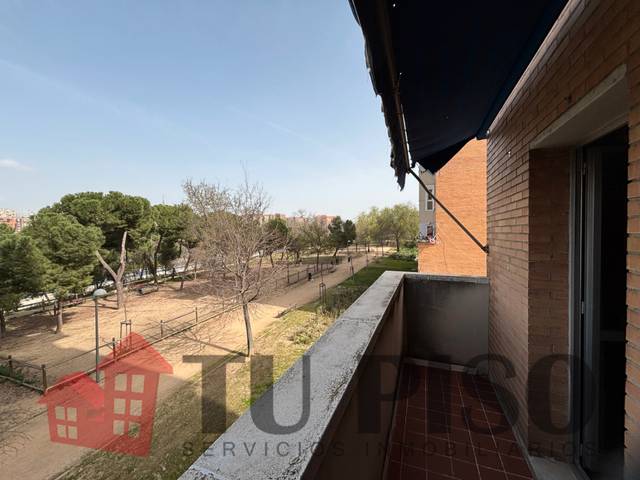 Piso en Venta en Calle de Sierra Elvira en Numancia