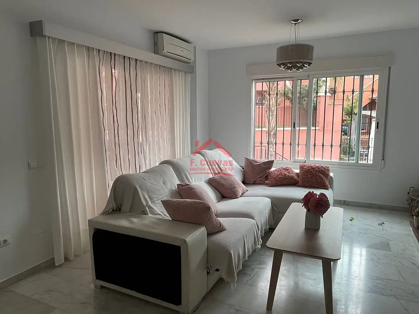 Sala de estar de Casa o chalet en venta en Vélez-Málaga con Aire acondicionado, Calefacción y Terraza