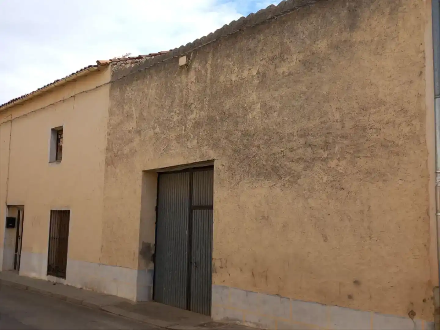 Vista exterior de Piso en venta en Bernardos
