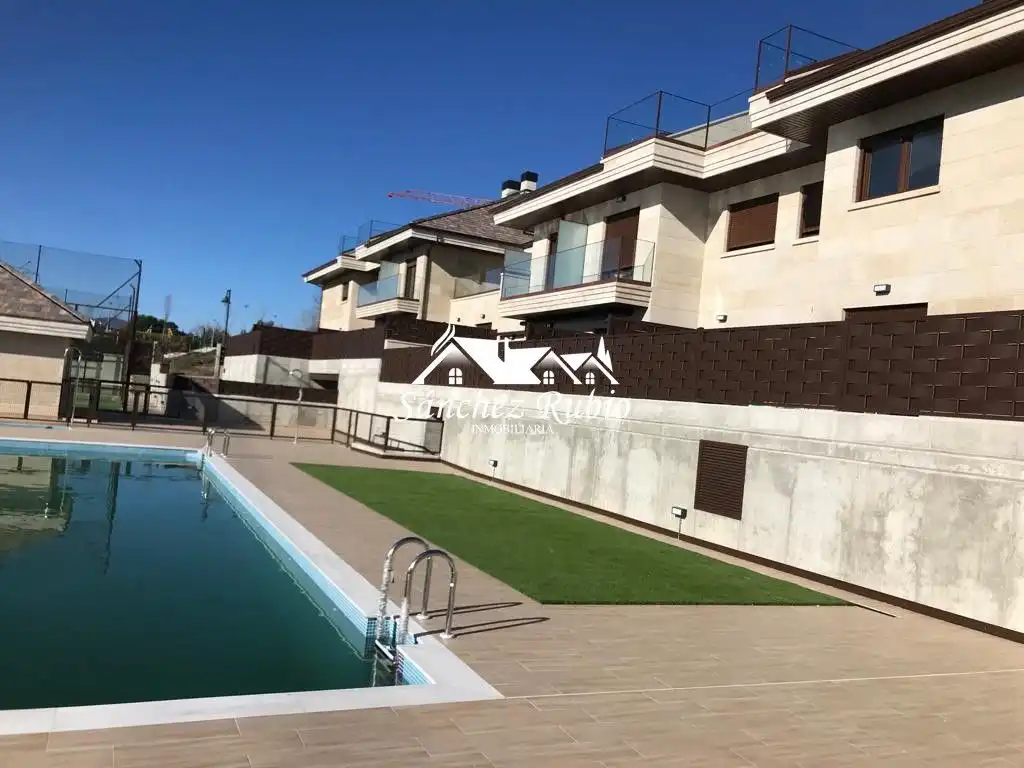 Piscina de Piso de alquiler en Galapagar con Aire acondicionado, Calefacción y Terraza