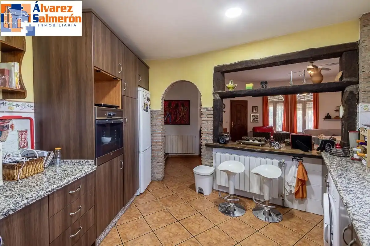 Detached house with pool for sale in Calle del Arache, imagen 28