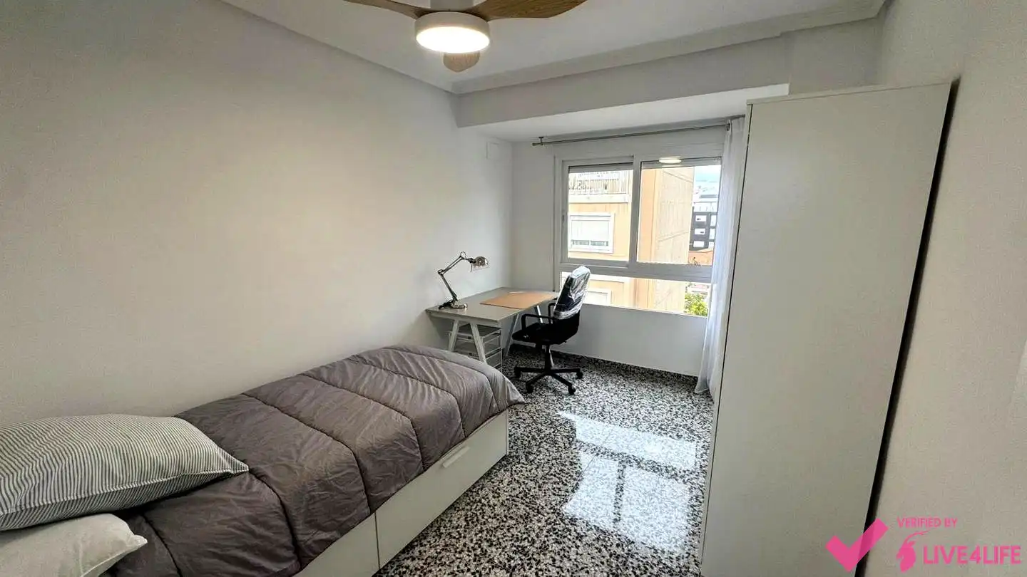 Habitación de Piso para compartir en Valencia con Calefacción y Amueblado