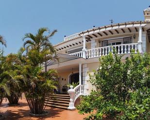 Vista exterior de Casa o xalet en venda en Vélez-Málaga amb Aire condicionat, Calefacció i Jardí privat