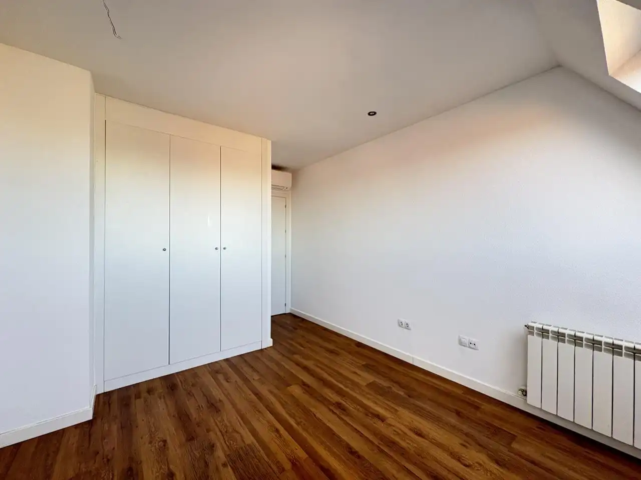 Habitación de Dúplex de alquiler en Pozuelo de Alarcón con Calefacción y Trastero