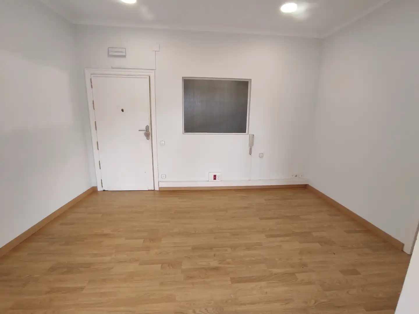 Büro zur Miete in Barcelona mit Klimaanlage, Heizung und Balkon