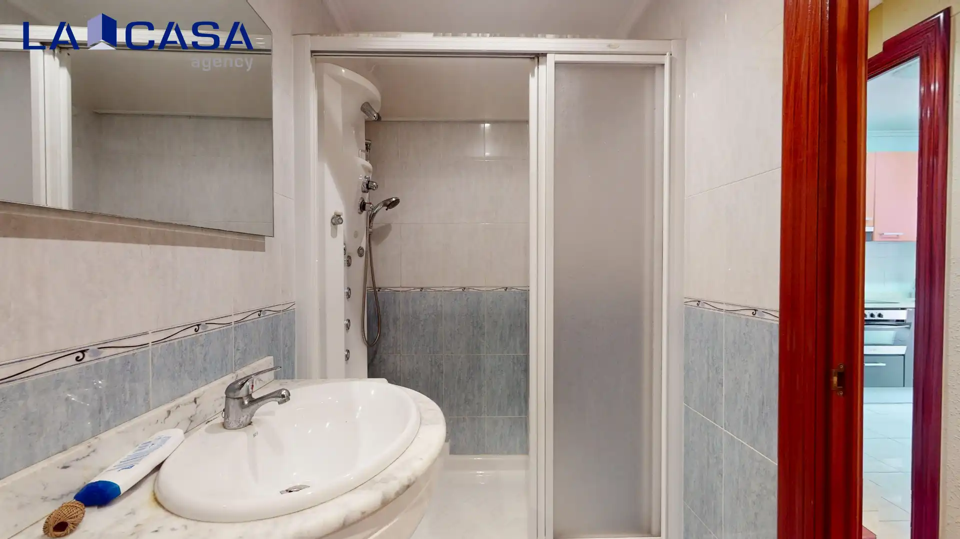 Bathroom of Flat for sale in Bilbao   with Terrace and Furnished