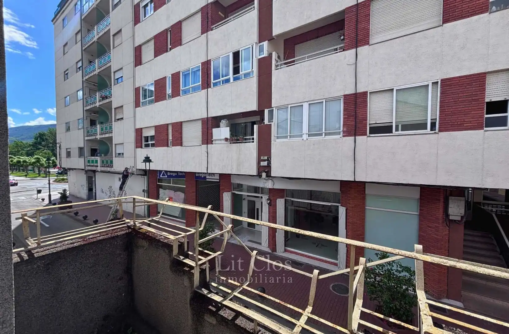 Vista exterior de Casa o xalet en venda en O Barco de Valdeorras   amb Aire condicionat, Jardí privat i Balcó