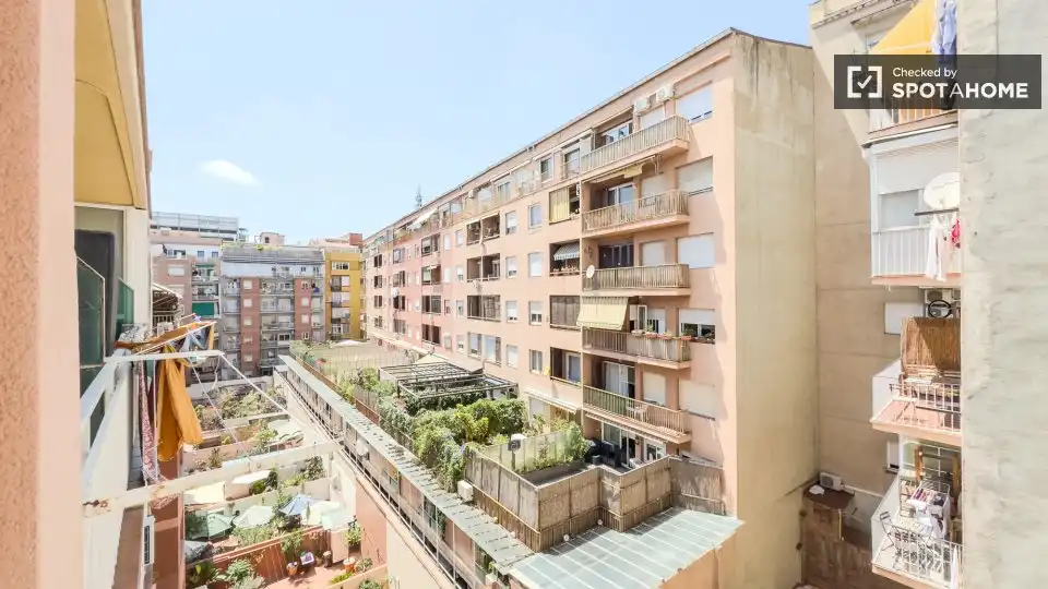 Vista exterior de Piso de alquiler en Barcelona con Aire acondicionado, Calefacción y Amueblado