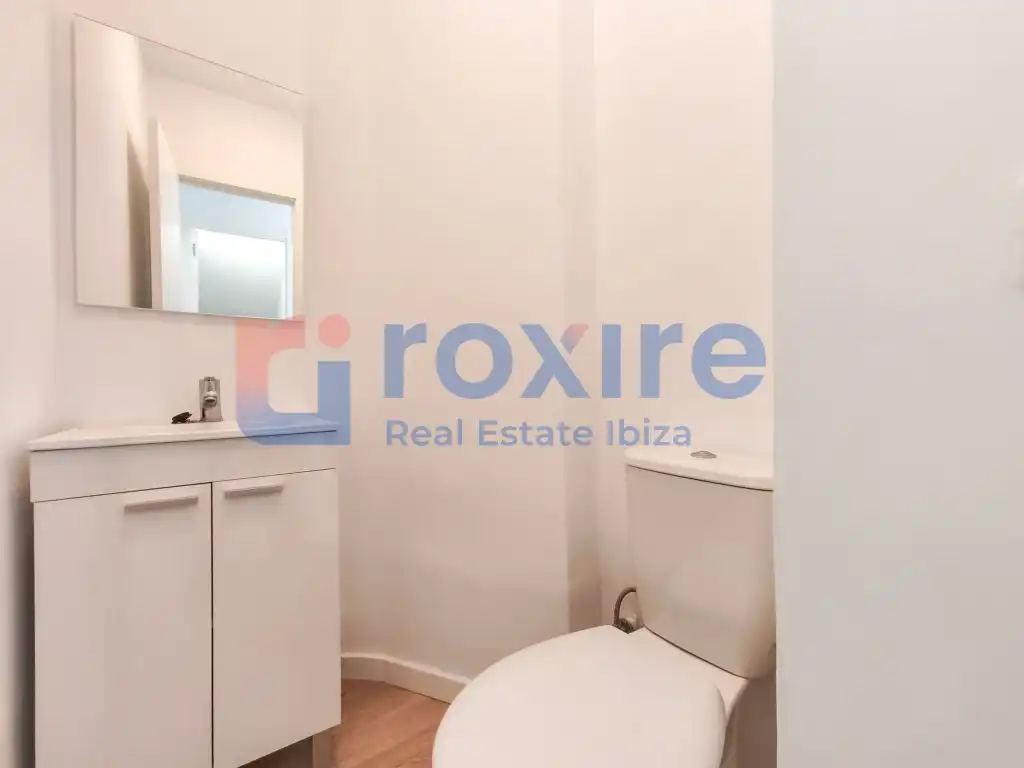 Badezimmer von Maisonette zum Verkauf in Sant Josep de sa Talaia mit Klimaanlage, Heizung und Terrasse