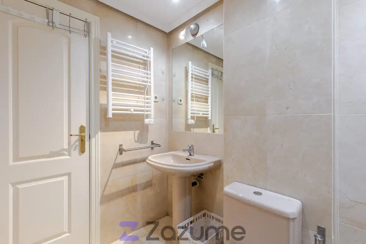 Baño de Estudio de alquiler en Majadahonda con Calefacción, Jardín privado y Parquet