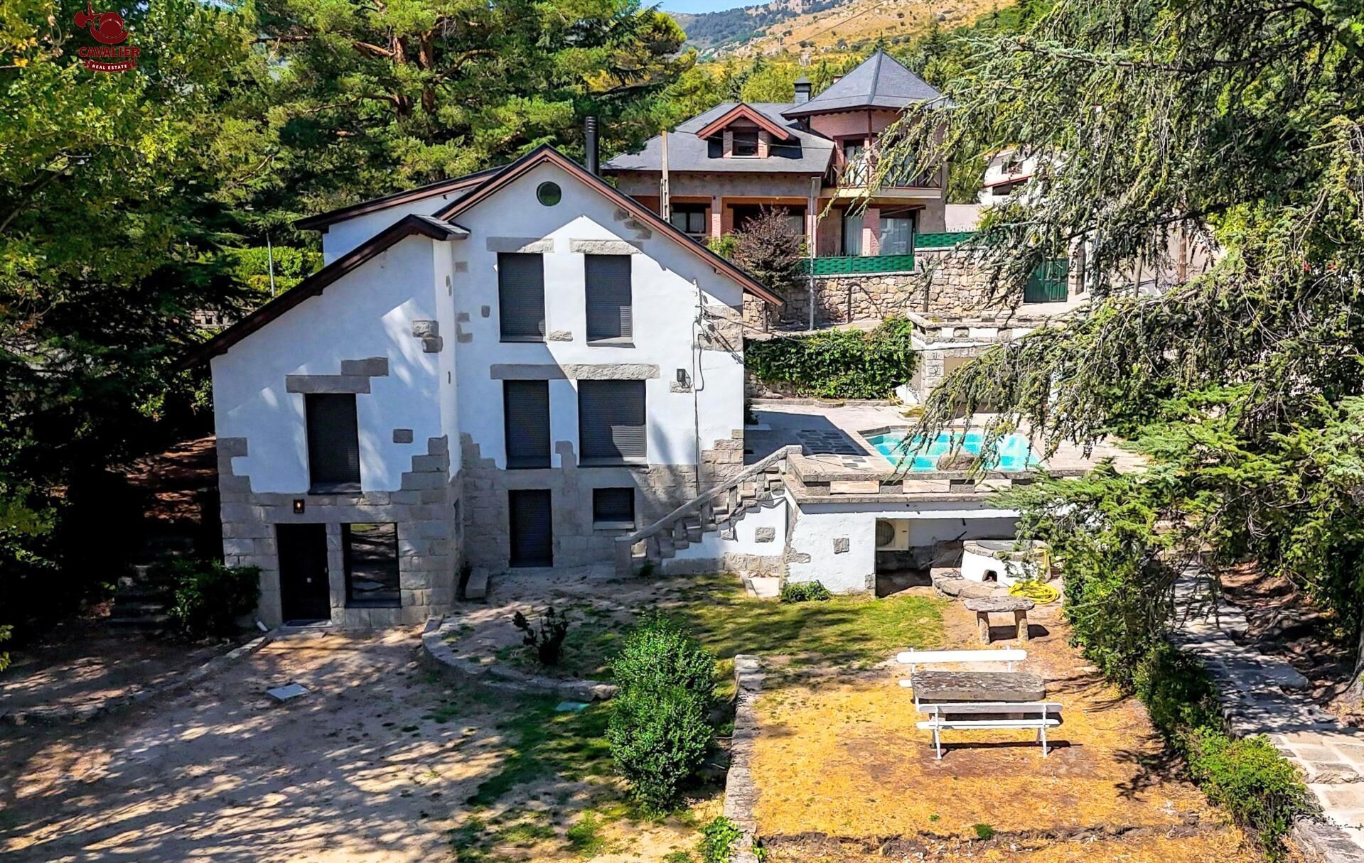 Vista exterior de Casa o xalet en venda en Cercedilla amb Aire condicionat, Jardí privat i Terrassa