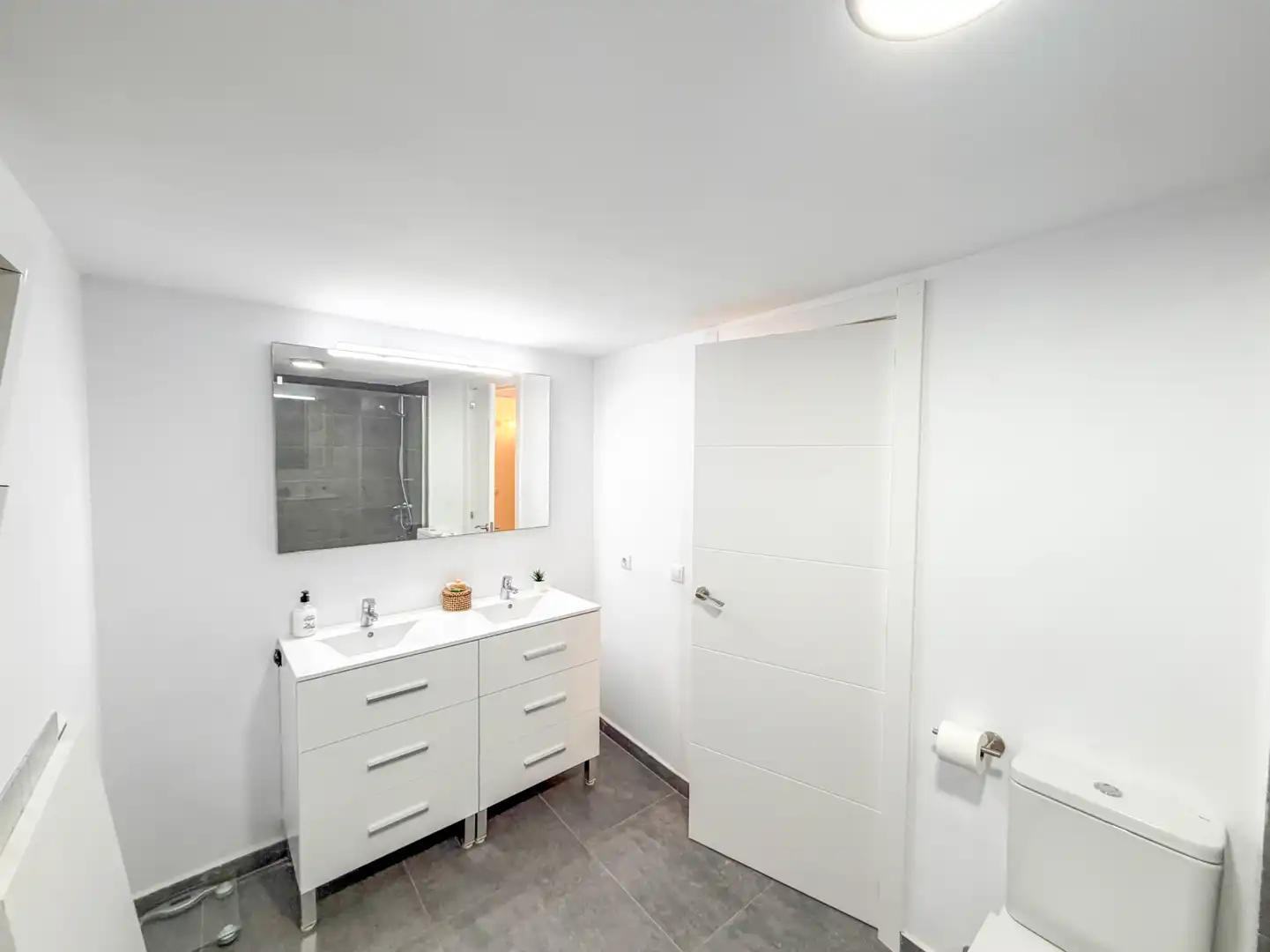 Bathroom of Flat for sale in Alcúdia  with Air Conditioner, Terrace and Storage room