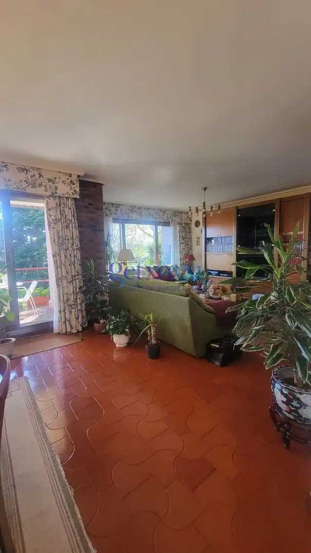 Sala d'estar de Casa adosada en venda en Leioa amb Calefacció, Jardí privat i Terrassa