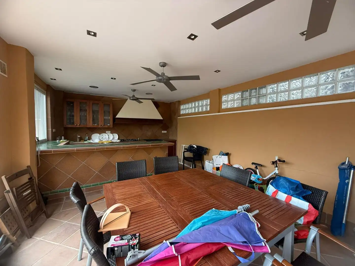 Cuina de Finca rústica en venda en Orihuela amb Jardí privat, Piscina i Piscina comunitària
