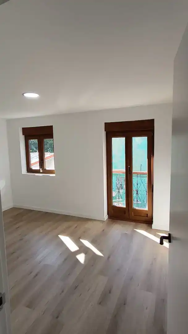 Casa adosada en venda en Santa Cruz de Bezana amb Balcó