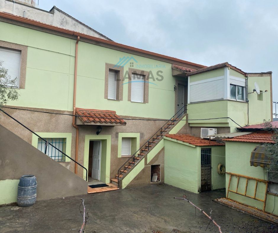 Exterior view of Building for sale in Navalmoral de la Mata