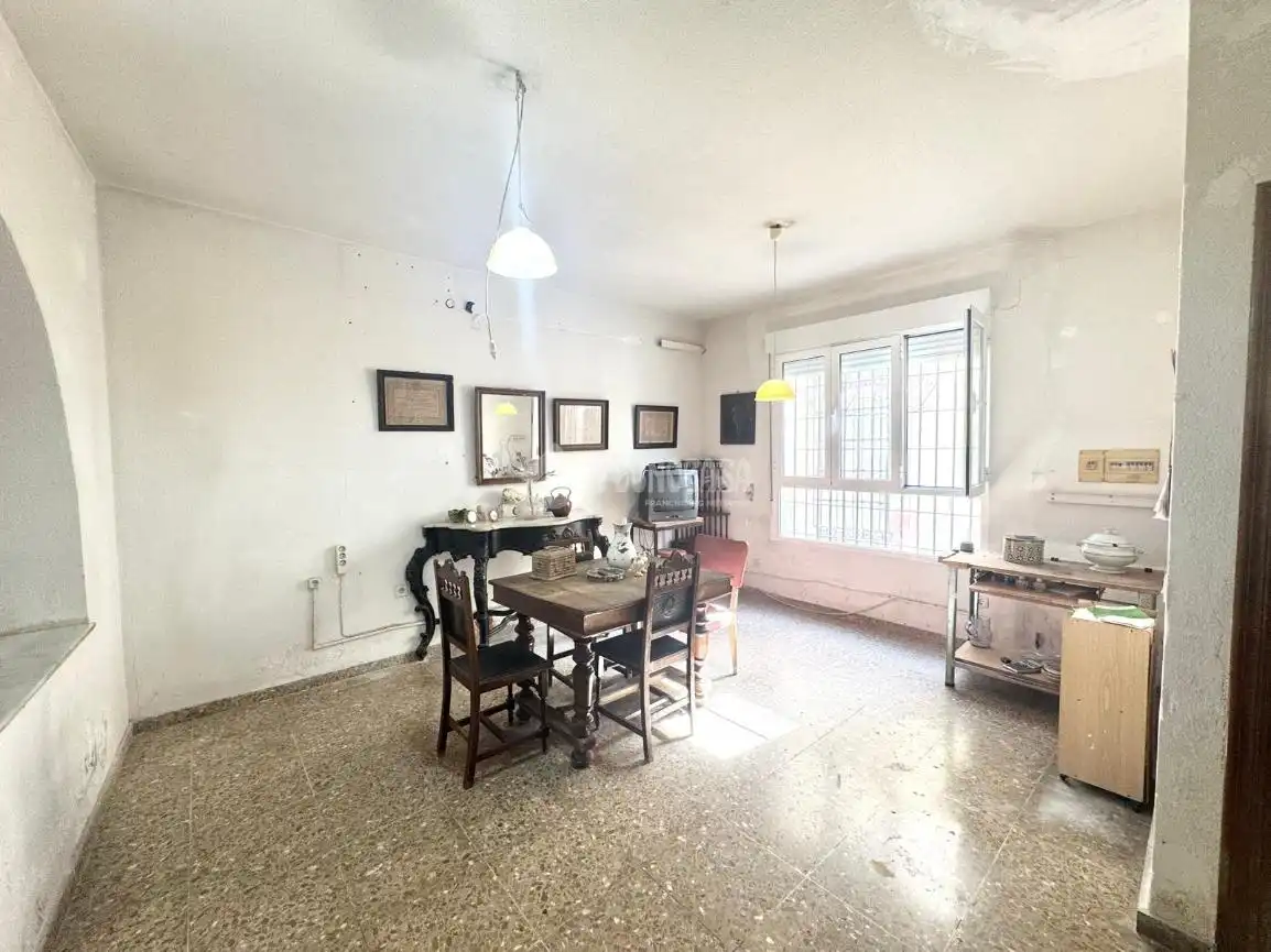 Vista exterior de Casa adosada en venta en Almería con Terraza