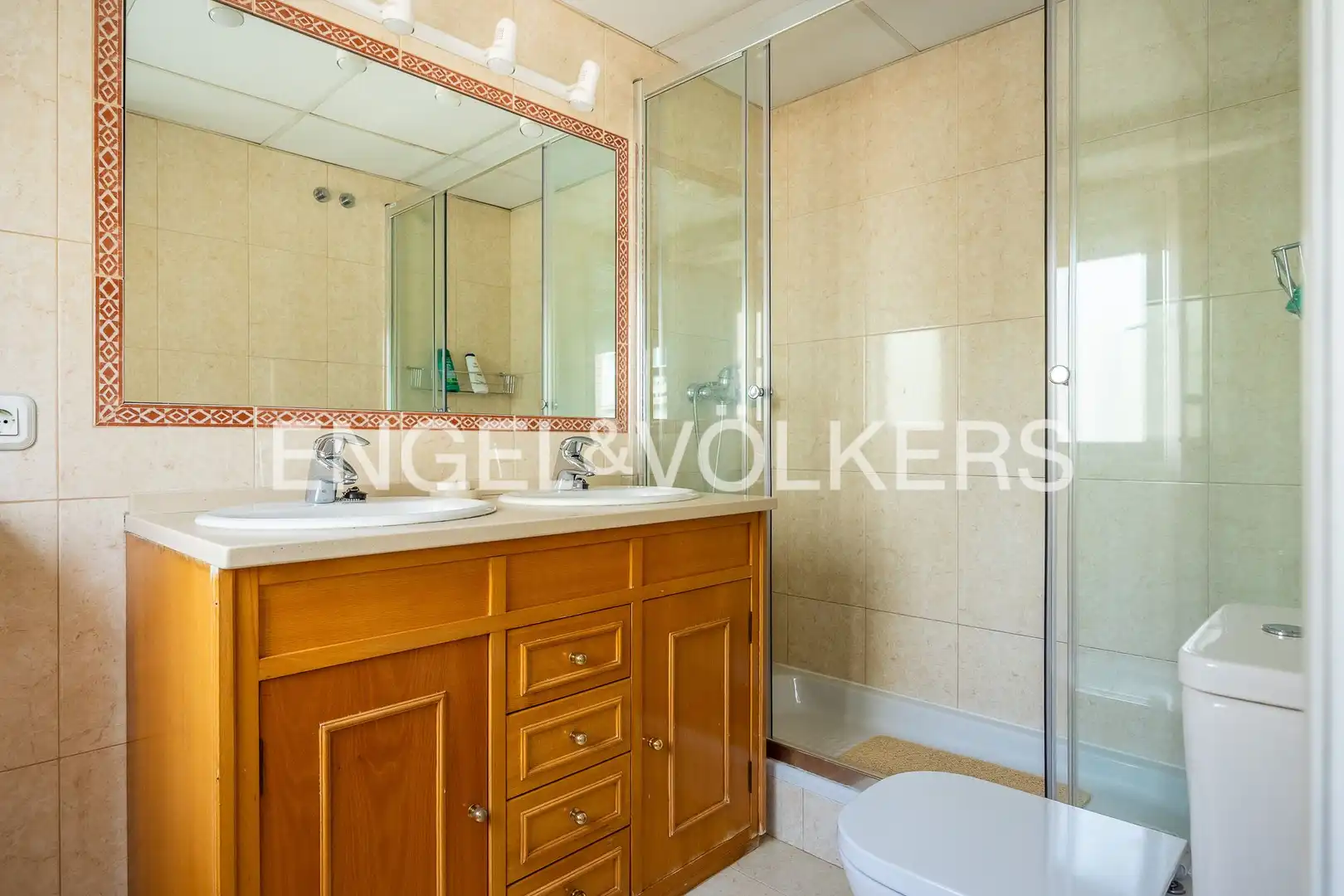 Bathroom of Houses for sale in Sevilla  with Air Conditioner, Heating and Private garden