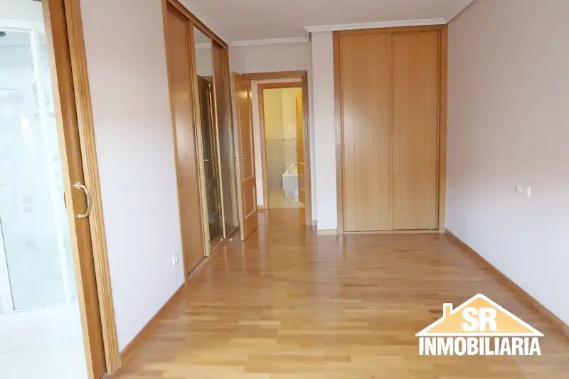 Habitación de Piso de alquiler en A Coruña Capital  con Calefacción, Parquet y Horno