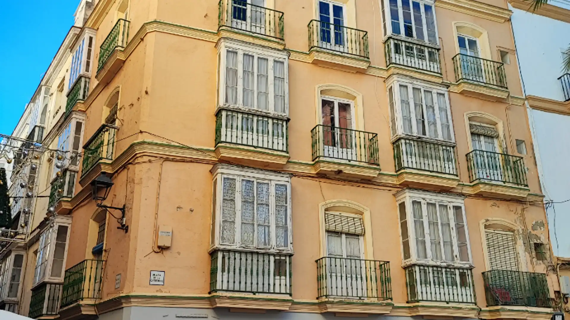 Exterior view of Building for sale in  Cádiz Capital  with Alarm