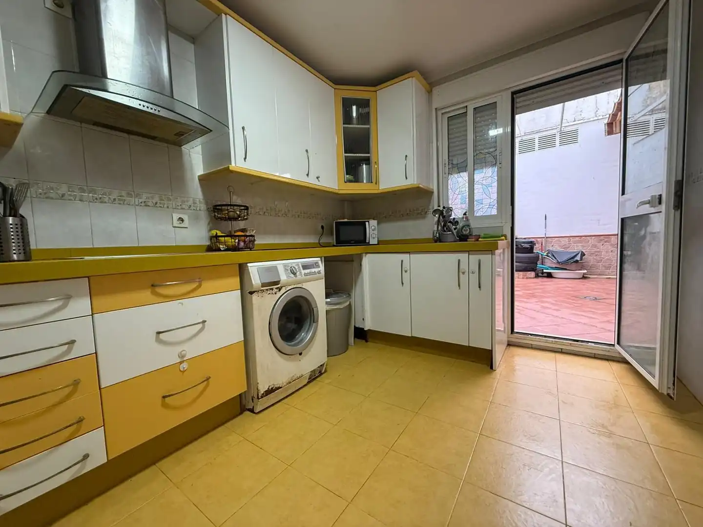Cuina de Casa adosada en venda en Utrera amb Piscina comunitària