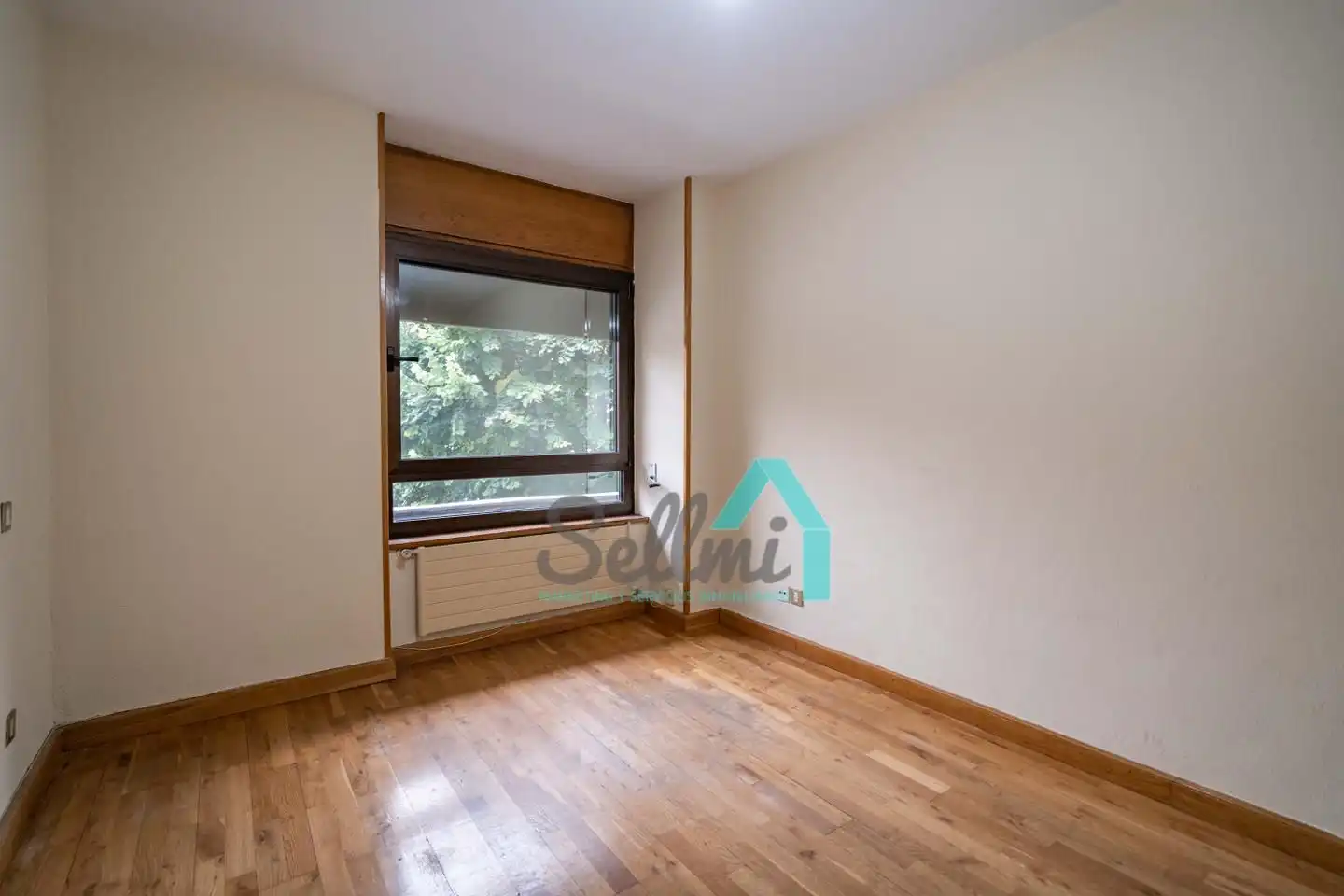 Habitación de Piso en venta en Oviedo  con Calefacción, Parquet y Terraza