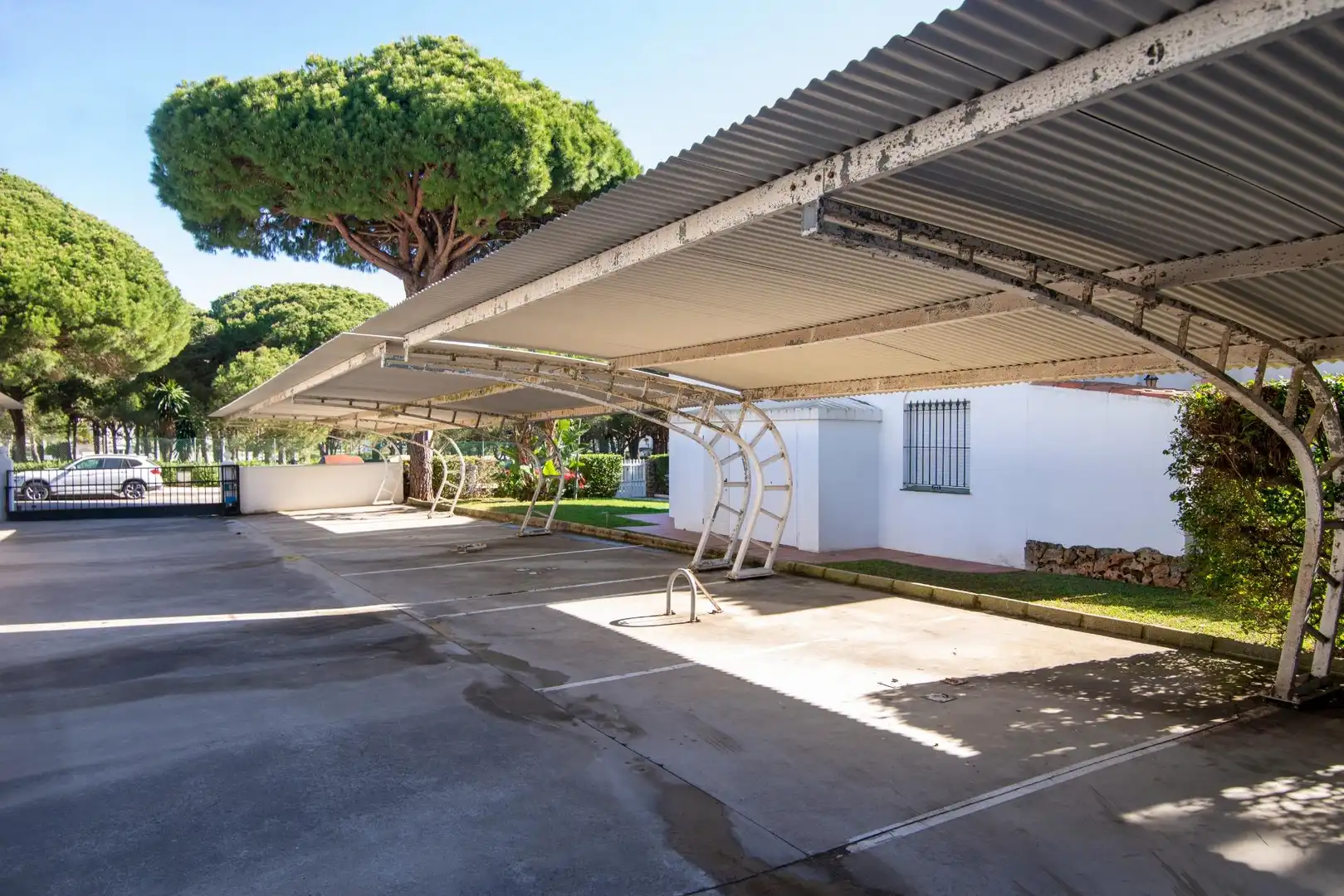 Aparcament de Apartament en venda en Chiclana de la Frontera amb Aire condicionat, Jardí privat i Terrassa